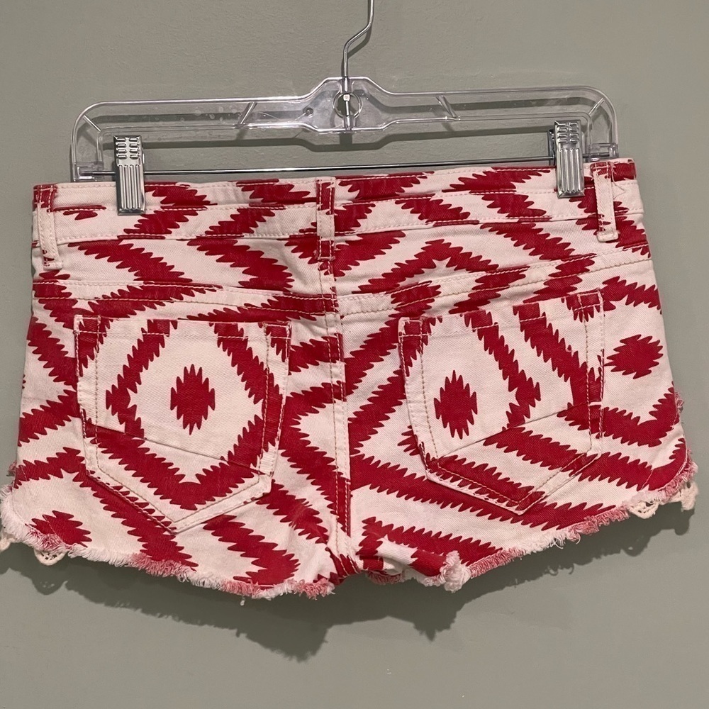 Vanilla Star Aztec red and white “booty shorts” with cute crochet side detail - Picture 2 of 5